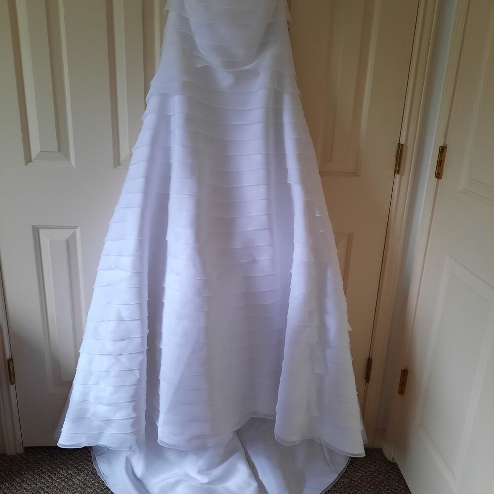 Wedding Dress Classic White Southern Sophisticated Flowy Sleeveless A Line - Picture 2 of 12